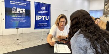 Plantões em shoppings ampliam entrega de carnês do IPTU 2026 em Foz do Iguaçu