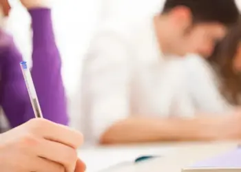 Fraude em prova estadual leva polícia a investigar aprovações irregulares em medicina no Paraná