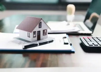 Nova lei permite que possuidores assumam IPTU e regularizem imóveis em Foz do Iguaçu