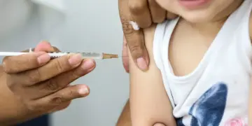 Paraná reforça vacinação contra sarampo após caso importado e aumento de registros nas Américas