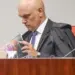 Moraes manda investigar Flávio Bolsonaro por post que atribui crimes a Lula