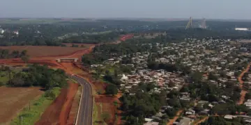 Exportações de empresas paranaenses por Foz do Iguaçu e Guaíra crescem até 21% desde 2018