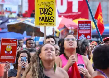 CCJ da Câmara retoma análise do fim da escala 6×1 nesta quarta