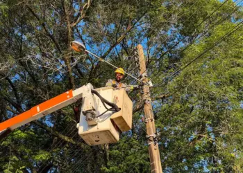 Mais de 770 pontos de iluminação pública de Foz do Iguaçu recebem manutenção em uma semana