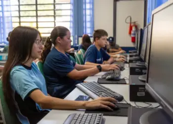 Carteira de Trabalho Digital: cadastros de alunos nas escolas estaduais terminam nesta quinta