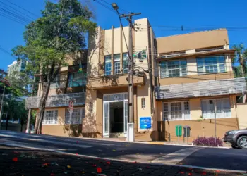 Prefeitura de Foz antecipa parcelas e paga retroativos a servidores municipais