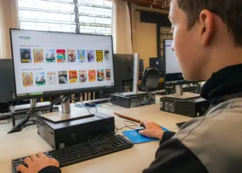 Com educação digital integrada ao currículo, Paraná se antecipa às diretrizes nacionais