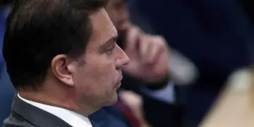 Ex-deputado Alexandre Ramagem é solto após detenção por imigração nos Estados Unidos