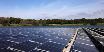Usina de Itaipu testa geração solar sobre reservatório e avalia expansão energética futura