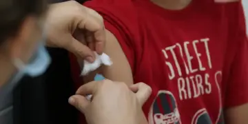 Vacinação nas escolas segue até dia 30 e meta é imunizar 27 milhões