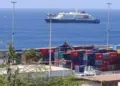 Passageiros começam a deixar navio onde houve surto de hantavírus