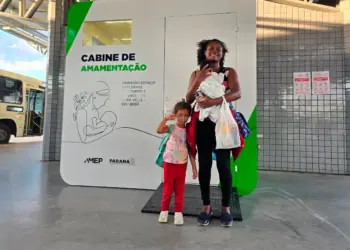 Paraná instala cabine de amamentação em terminal metropolitano e amplia conforto das mães