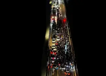 A ponte parou. E talvez isso diga mais sobre nós do que sobre ele