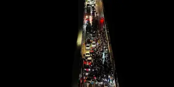 A ponte parou. E talvez isso diga mais sobre nós do que sobre ele
