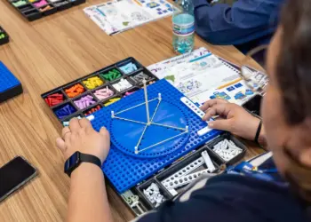 Estado adquire 120 kits para ensino de Matemática a alunos com deficiência visual