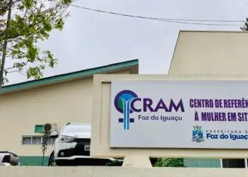 Mulheres em situação de violência podem solicitar auxílio social em Foz do Iguaçu