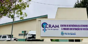 Mulheres em situação de violência podem solicitar auxílio social em Foz do Iguaçu