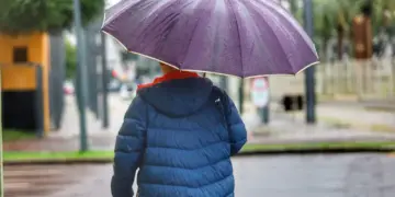 Frente chuvosa mantém tempo instável no Paraná e frio mais intenso chega na próxima semana