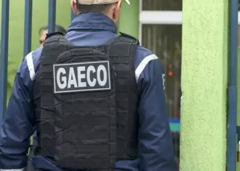 Operação investiga ex-prefeito e assessor da Casa Civil por suspeita de crimes financeiros