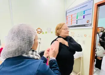 Vacinação em Foz supera meta e aplica quase 2 mil doses em ação nas UBSs da cidade