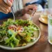 Projeto de lei permite entrada com alimentos próprios em locais de acesso público para pessoas com restrições alimentares