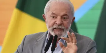 Lula veta projeto que reconhecia estágio como experiência profissional e frustra jovens em ano eleitoral