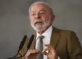 Lula anuncia fim da taxa das blusinhas a meses da eleição