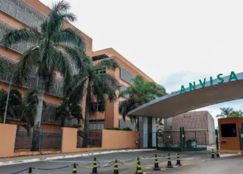 Anvisa proíbe suplemento Artro100 e suspende lotes de creatina após irregularidades