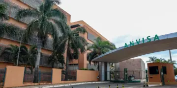 Anvisa proíbe suplemento Artro100 e suspende lotes de creatina após irregularidades