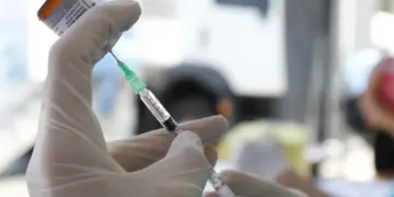 Sarampo: infectologista alerta sobre vacinação em viagens para a Copa