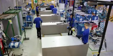 A produção industrial do Paraná cresce acima da média nacional em abril de 2026