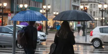 Tempestades retornam ao Paraná com chuvas mais expressivas na faixa central