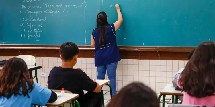 Estado nomeia 917 professores aprovados em concurso para a rede estadual