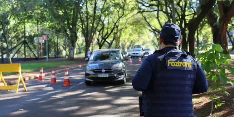 Foztrans amplia acesso à consulta de multas para motoristas estrangeiros em Foz