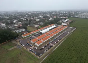 Projeto Moradias entrega segundo lote de casas e beneficia 60 famílias em Foz do Iguaçu
