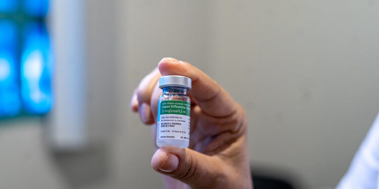 Vacinação contra a gripe terá atendimento em cinco UBSs durante ação especial no sábado