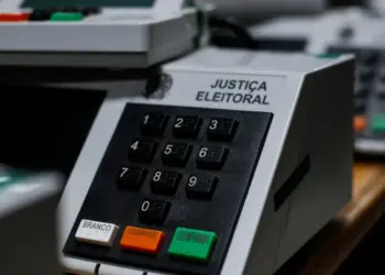 Eleitores podem solicitar transferência temporária para votar em outro local a partir desta segunda-feira