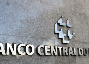 Banco Central e Receita Federal são autorizados a realizar concursos