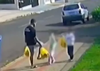 Pai investigado por agredir filha de 3 anos diz à polícia que perdeu o controle e está arrependido