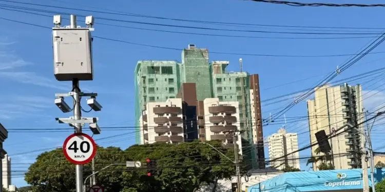 Novos radares entram em operação na Rua Santos Dumont para reforçar segurança no trânsito em Foz