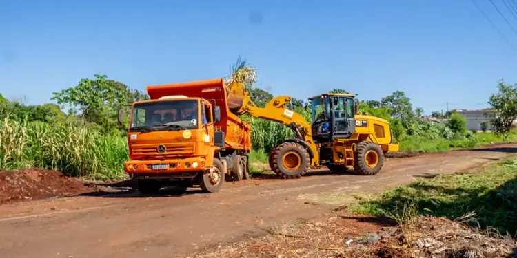 Mutirão leva serviços de limpeza urbana e zeladoria à Região Norte de Foz do Iguaçu