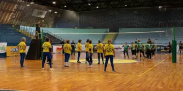 Foz do Iguaçu recebe etapa inédita do Campeonato de Vôlei Câmbio 60+ com equipes da região
