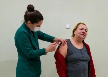 Mais de 4,5 mil doses da vacina contra a gripe são aplicadas na primeira semana de vacinação para toda a população