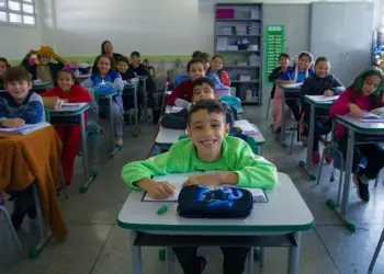 Mais de 33 mil estudantes retornam às aulas na rede municipal de Foz do Iguaçu na terça-feira