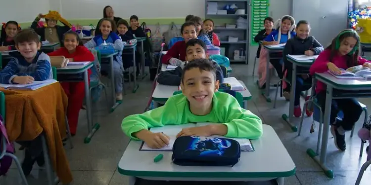 Mais de 33 mil estudantes retornam às aulas na rede municipal de Foz do Iguaçu na terça-feira