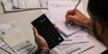 Queda da inadimplência no Paraná em 2026 vem acompanhada de aumento no valor das dívidas