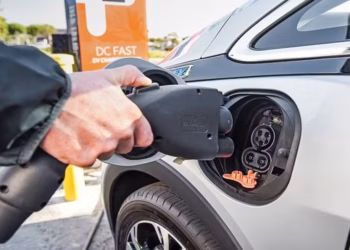 Câmara de Foz aprova ampliação de pontos de recarga para veículos elétricos