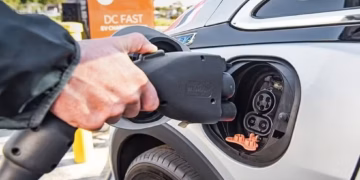 Câmara de Foz aprova ampliação de pontos de recarga para veículos elétricos