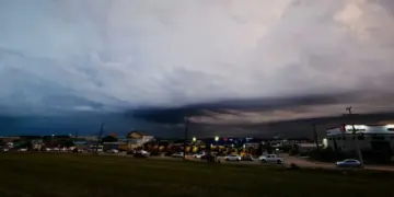 Inmet alerta para tempestades e ventos de até 60 km/h no Oeste do Paraná