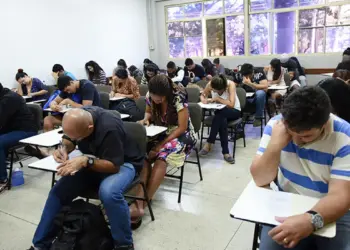 Provas do Encceja serão aplicadas neste domingo (23) em todo o país